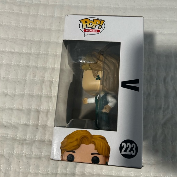 BTS V Rocks Funko Pop #Kpop - Picture 2 of 4